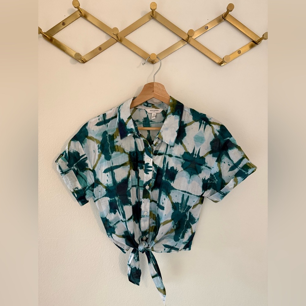 Banana Republic Teal and White Patterned Top